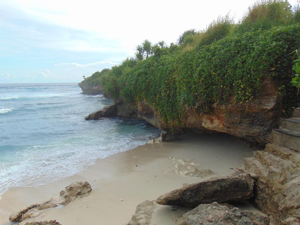 Starfish Lembongan Hotel Exterior photo