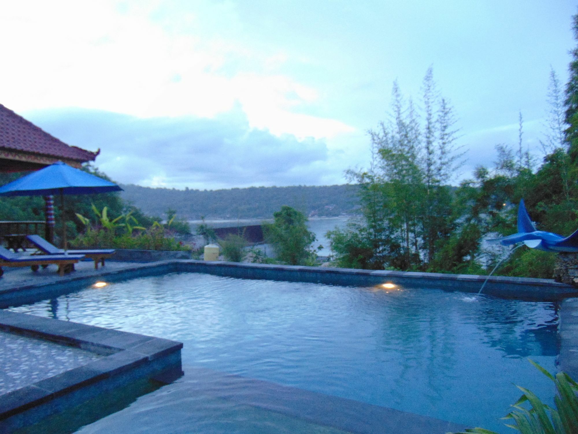 Starfish Lembongan Hotel Exterior photo