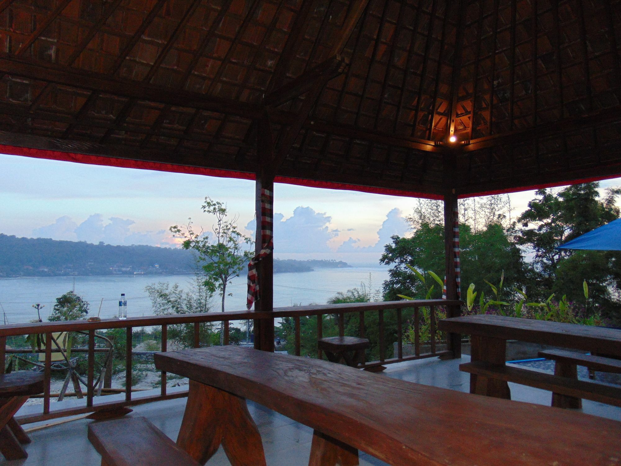 Starfish Lembongan Hotel Exterior photo
