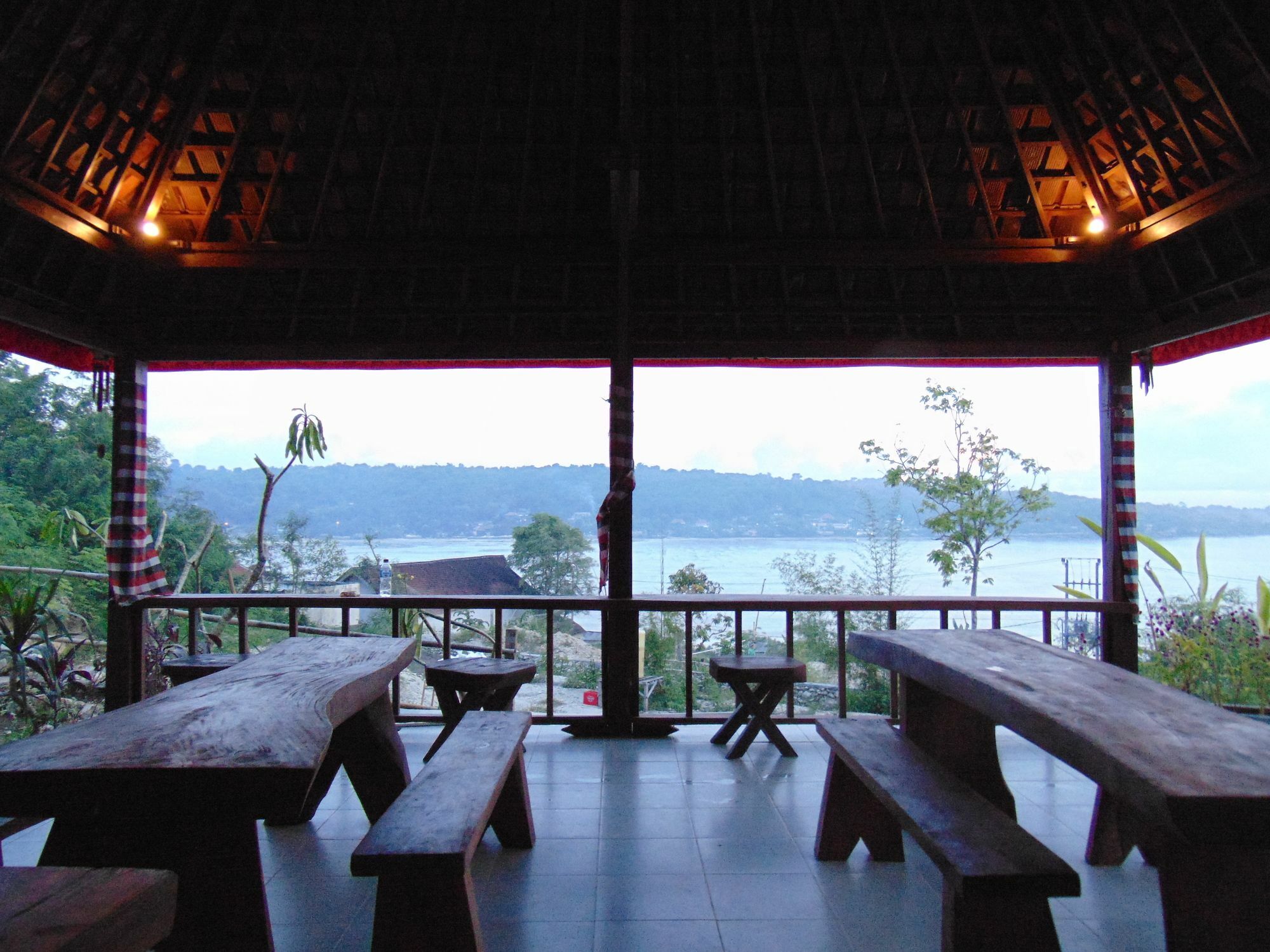 Starfish Lembongan Hotel Exterior photo